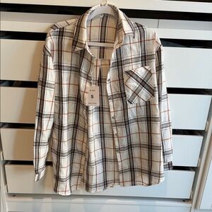 Women’s plaid button up
